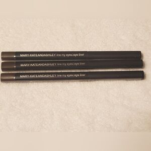 Mary-Kate and Ashley Eye Liner